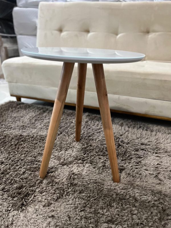Mesa Lateral Valença 50x50cm com Pé Mod.60 cor Off white