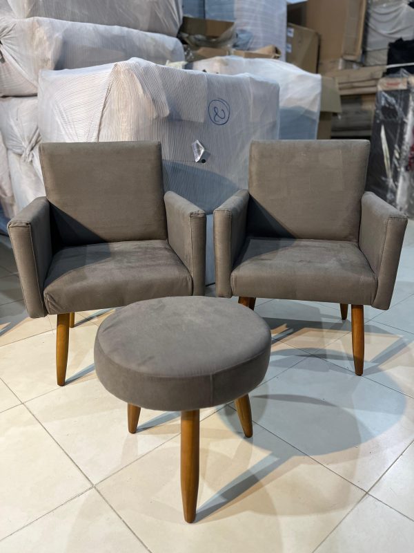 Conjunto 2 Poltronas Dalas e 01 Puff Veludo Marrom Light 255