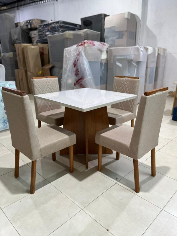 Mesa 90 x 90 Alice com 4 Cadeiras Olga Cinamomo com Off white Tecido Linho Bege