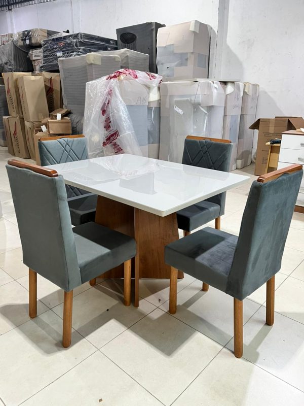 Mesa 1.20 x 90 Alice com 4 Cadeiras Olga Cinamomo com Off white Tecido Veludo Cinza