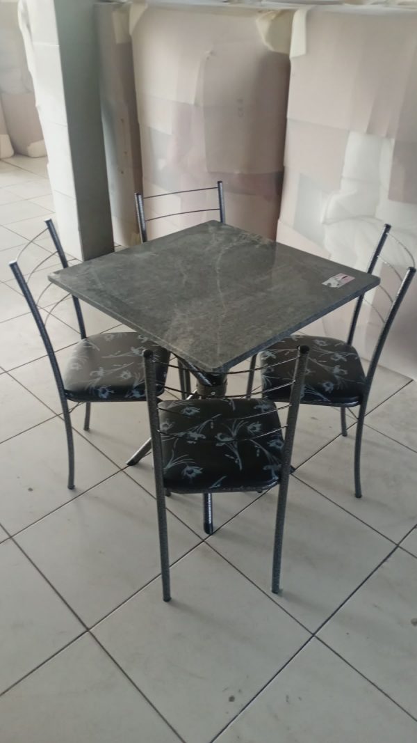 Mesa Quadrada Ipanema 75 x75 Granito com 4 Cadeiras Rio Martelada Preto Lirio -Teixeira