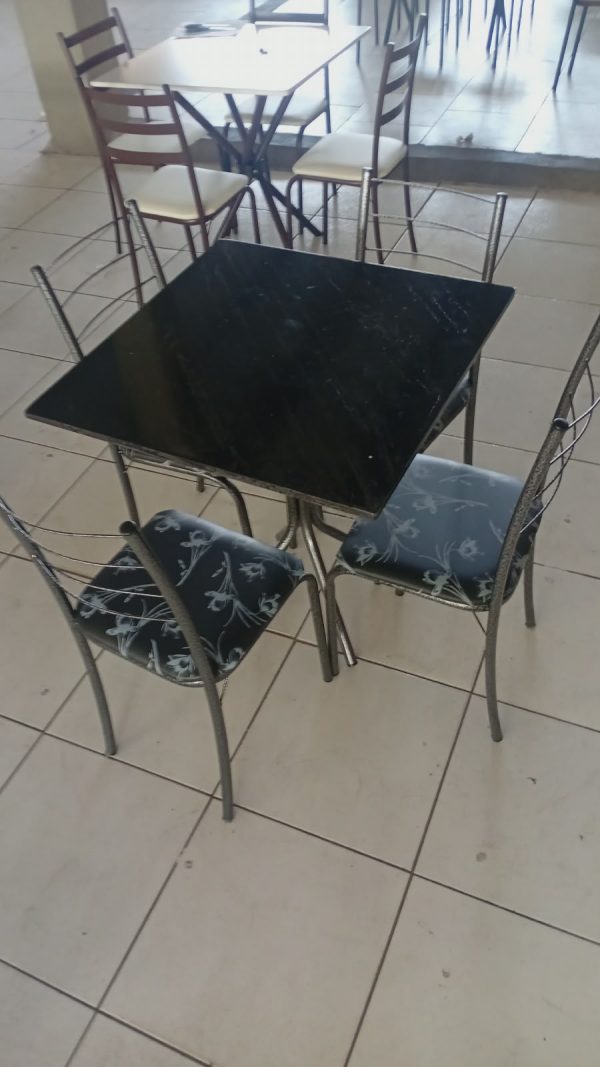 Mesa Quadrado Indiano 68 X 68cm Base Marica com 4 Cadeiras Rio Martelada acento Preto Lirio -Teixeira